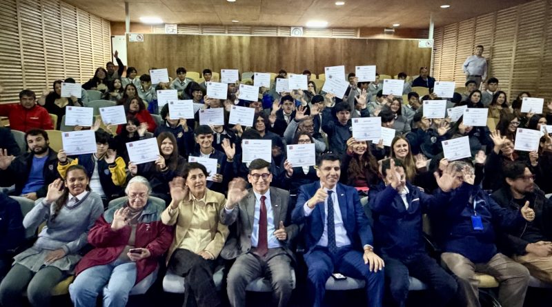 Estudiantes se certifican como “Monitores de Seguridad Minera” Estudiantes se certifican como “Monitores de Seguridad Minera”